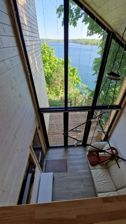 Коттедж Маврикий с сауной и видом на озеро