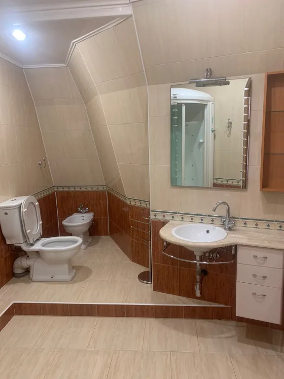 Уникальный, уютный, большой семейный дом. С видом на город