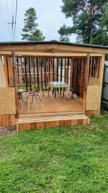 Дом у подножия гор Саяны