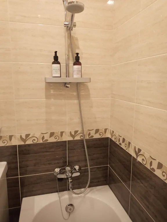 Уютная квартира в тихом районе, альпен парк 15 минут пешком до моря