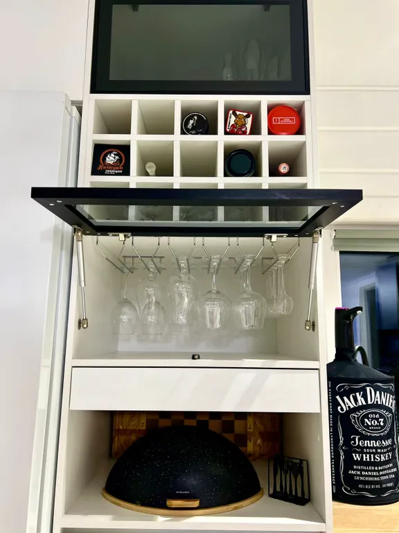 Дом и баня у реки