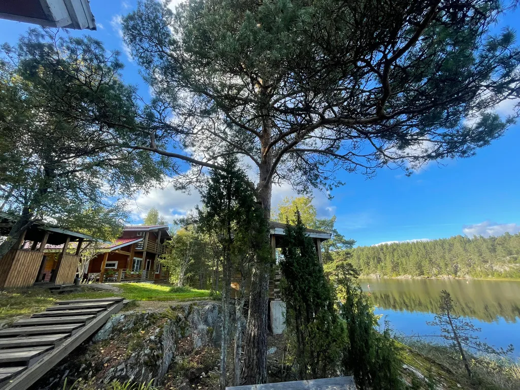 Большой уютный деревянный коттедж на самом берегу Ладожских шхер