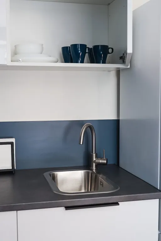 Квартира Квартира Стильная студия Тёмно-синяя в центре — Калининград