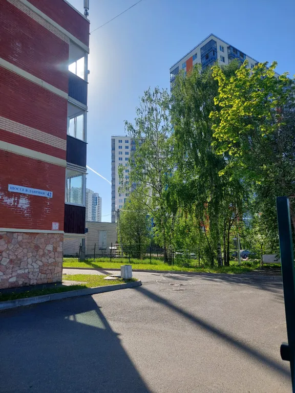 Двухкомнатная квартира возле метро.