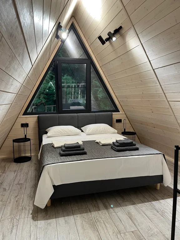 Коттедж Афрейм с горячей купелью и бассейном — аренда посуточно в Геленджик