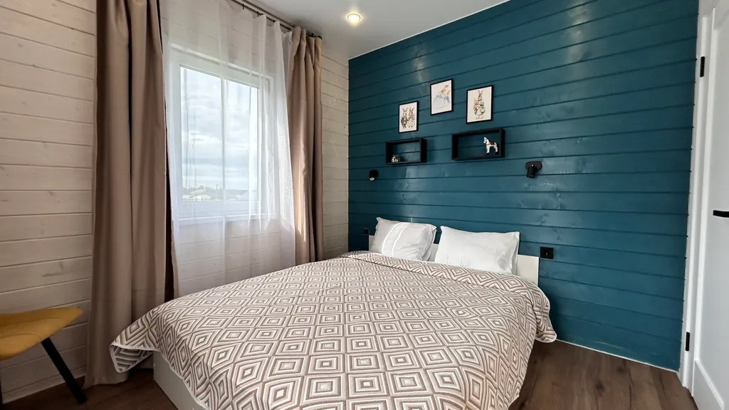 Дом с видом на сосновый лес возле Игоры Драйв с уютной зоной кострища