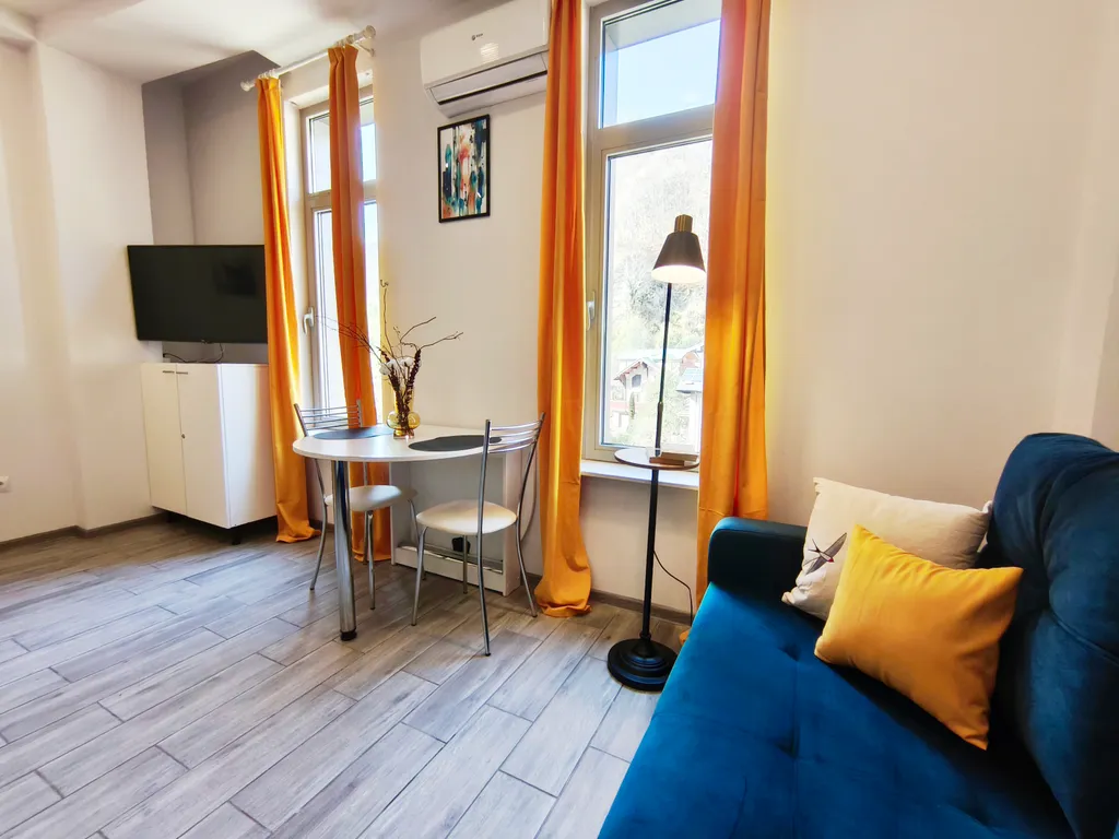 Современный апартамент-студия с видом на горы