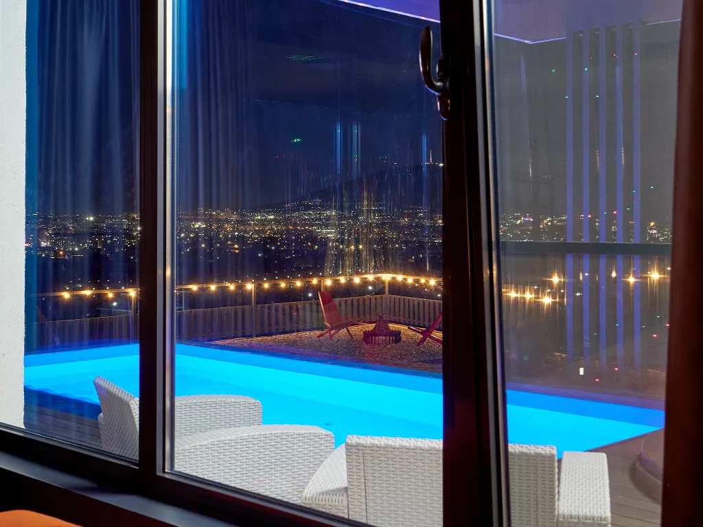 Дом с теплым бассейном, джакузи и потрясающим видом