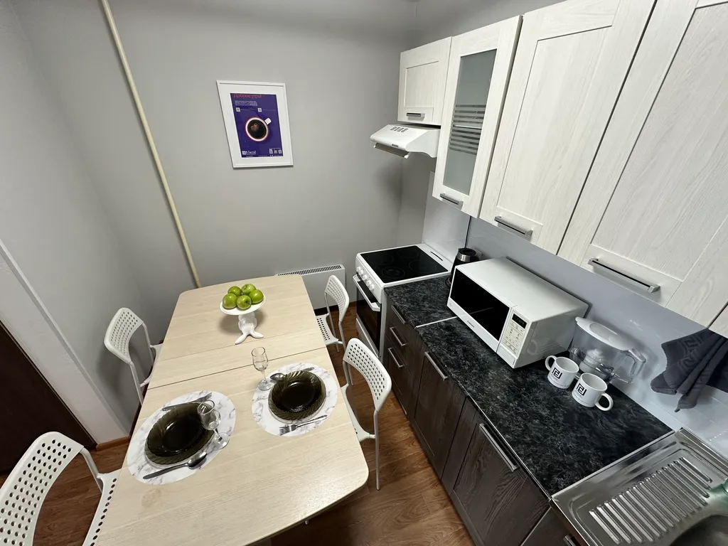 "В Гости!" на Строителей 90Б (1к квартира рядом с Планетой)