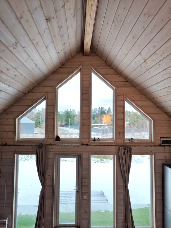 Загородный дом у озера