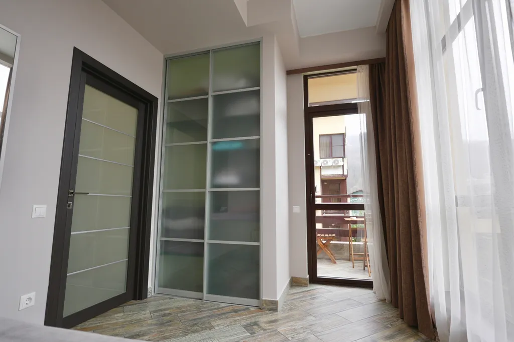 Большая квартира напротив подъемника