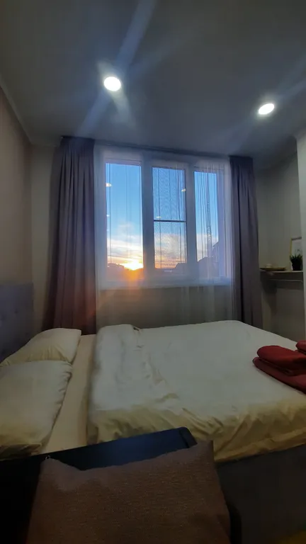 Яркая студия в ЖК Резидент