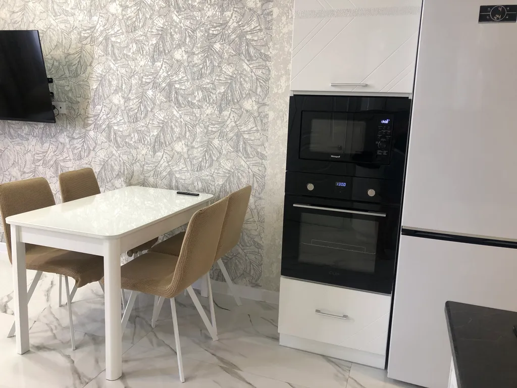 Квартира с отдельной спальней в 15 минут от моря