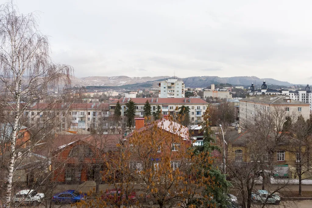 Двухкомнатная квартира в центре города с видом на горы