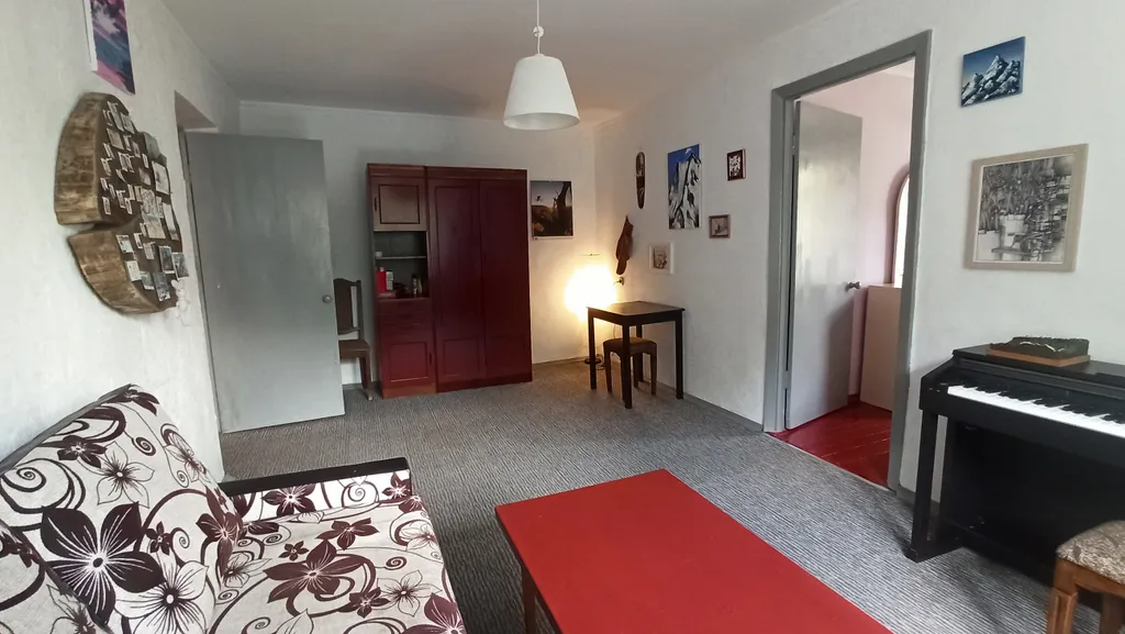 Светлая дизайнерская квартира с видом на горы и лес