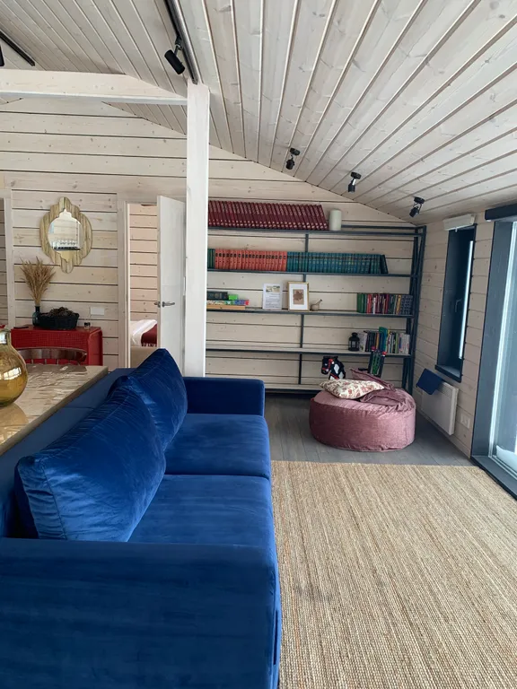 Дача в лесу с панорамными окнами