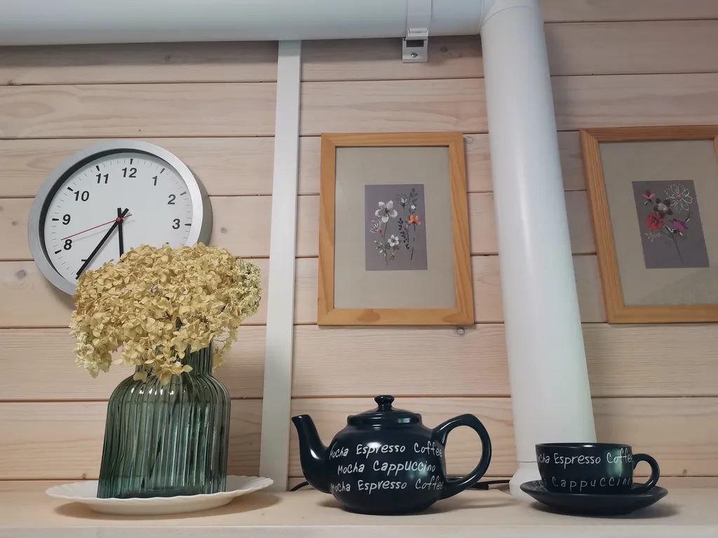 Дом с садом между лесом и рекой