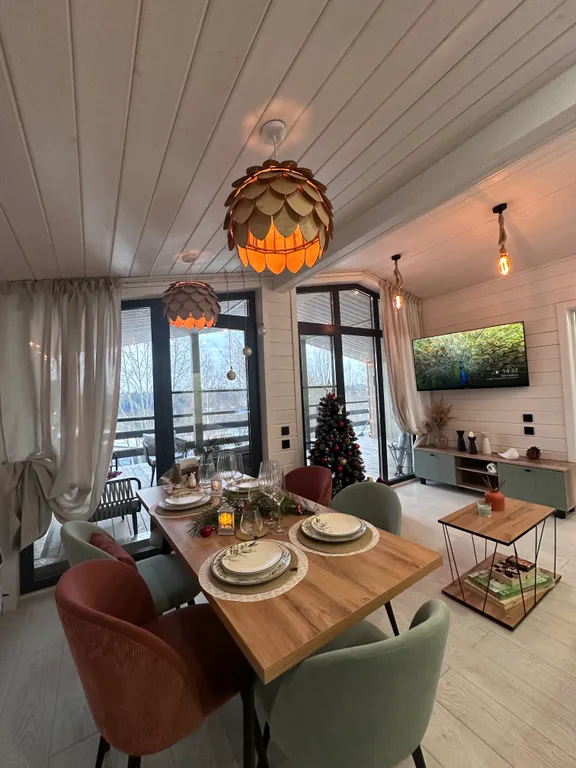 Дом в облаках у леса