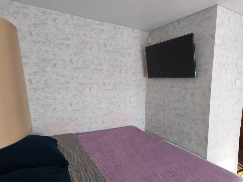 Уютная квартира с огромной кроватью на Металлургов