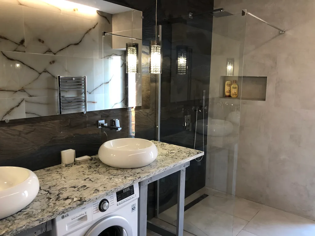 Современный стильный дом у моря