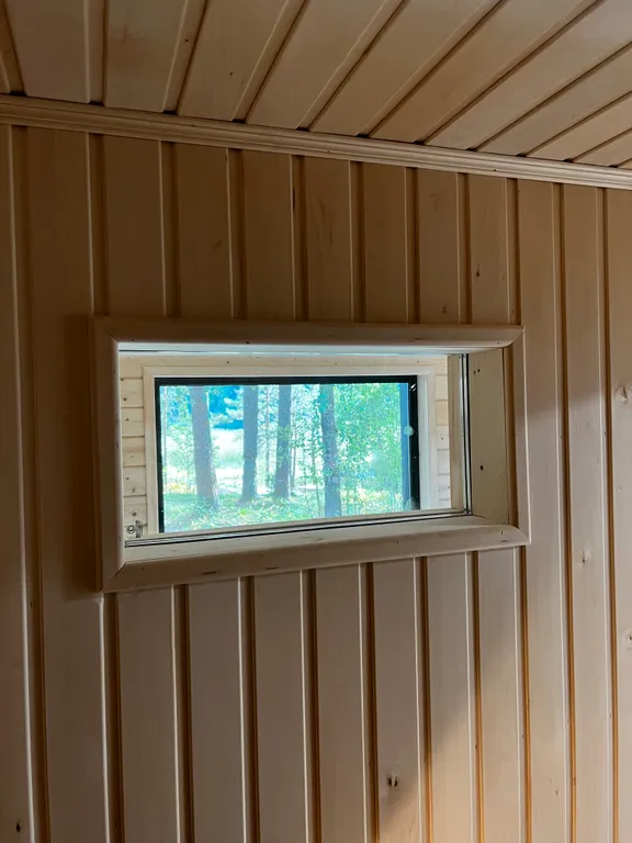 Стильный дом на берегу Ладожского озера с панорамным видом