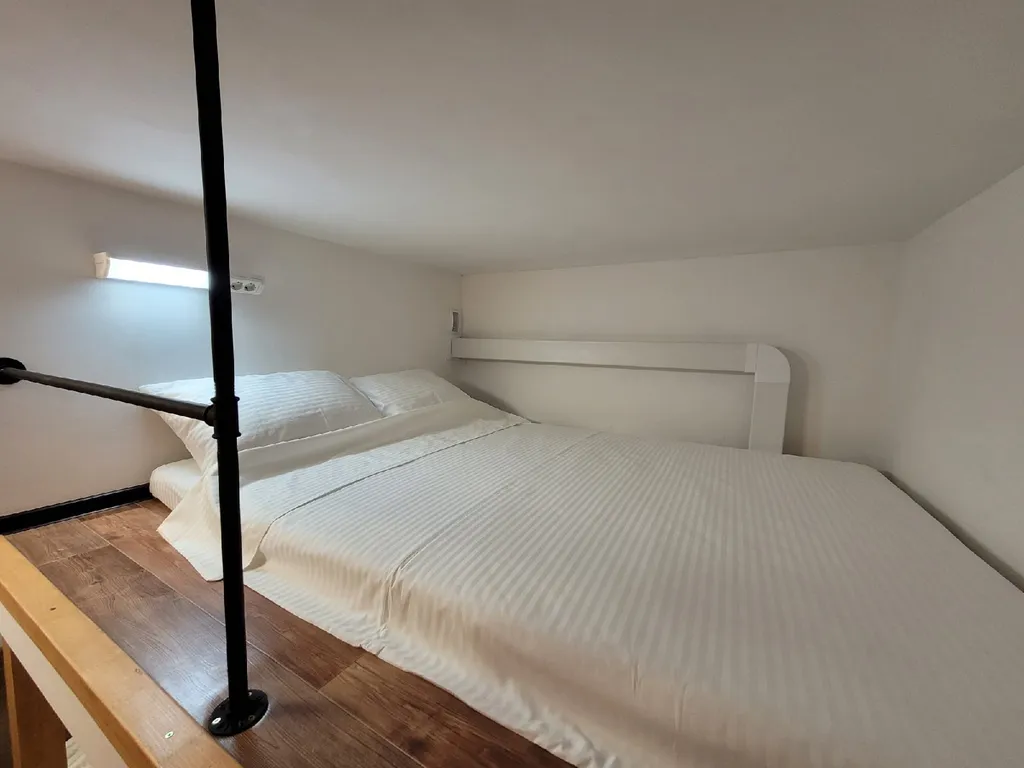 Лофт-3 Красная. Клёвая двухуровневая студия в центре