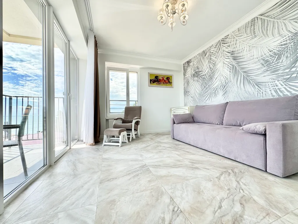 Двухкомнатная квартира с прямым видом на море