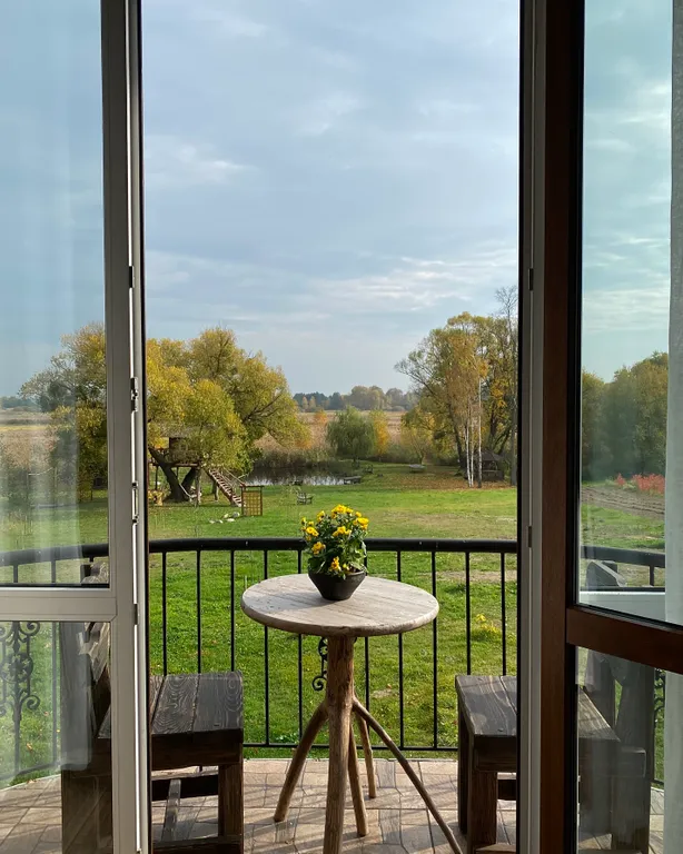 Тихое и комфортное место на берегу реки Лесная