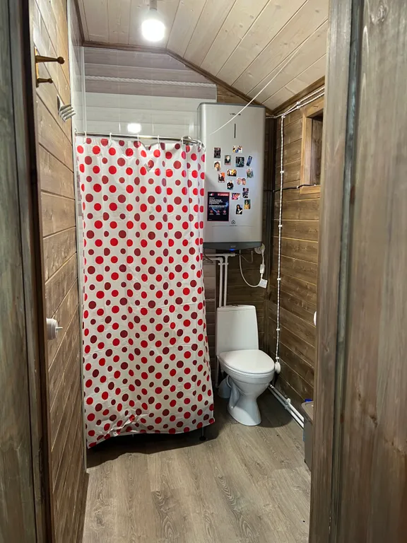 Дом в горах у реки