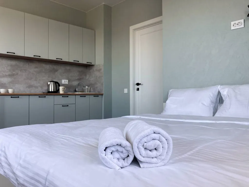 Большой номер с кухней и балконом с шикарный видом на море