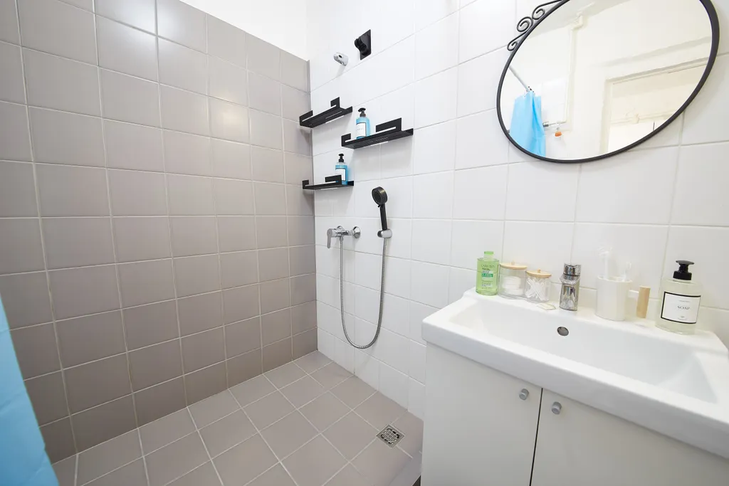 Просторный крутой апартамент с панорамными окнами