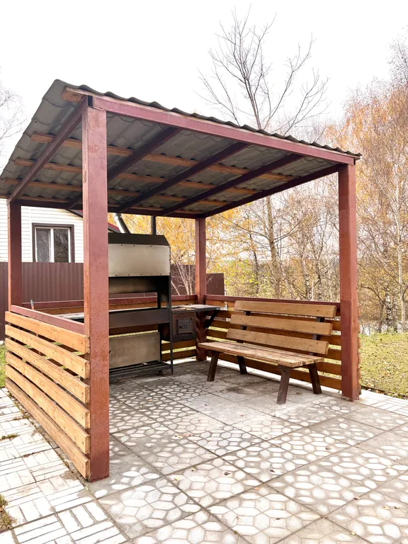 Дом с сауной и тёплым бассейном у пруда