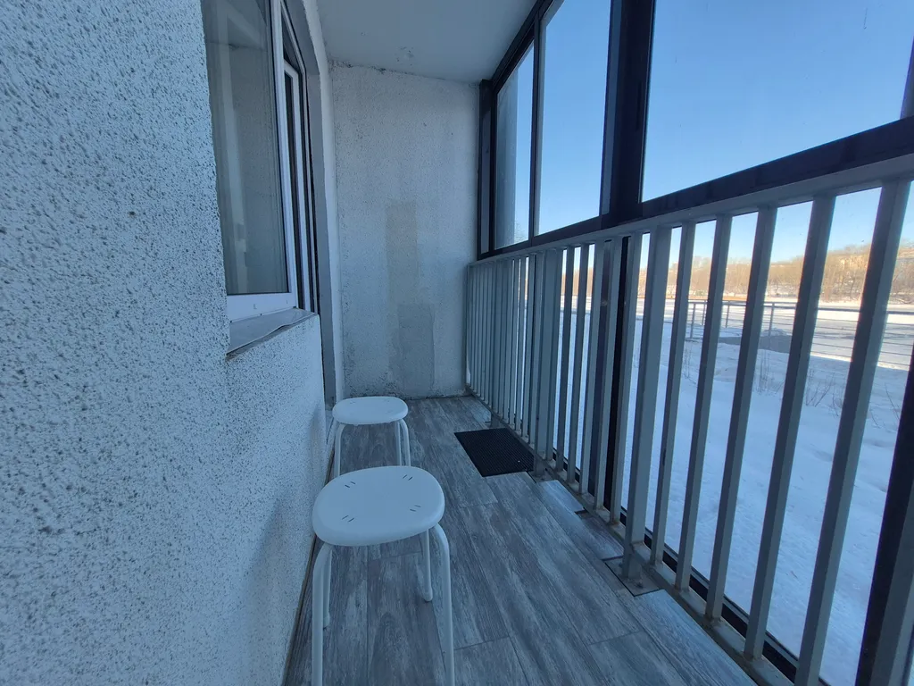 Студия на набережной с видом на реку