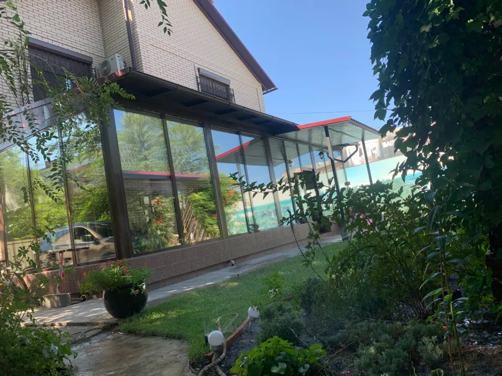 Уютный дом в городе