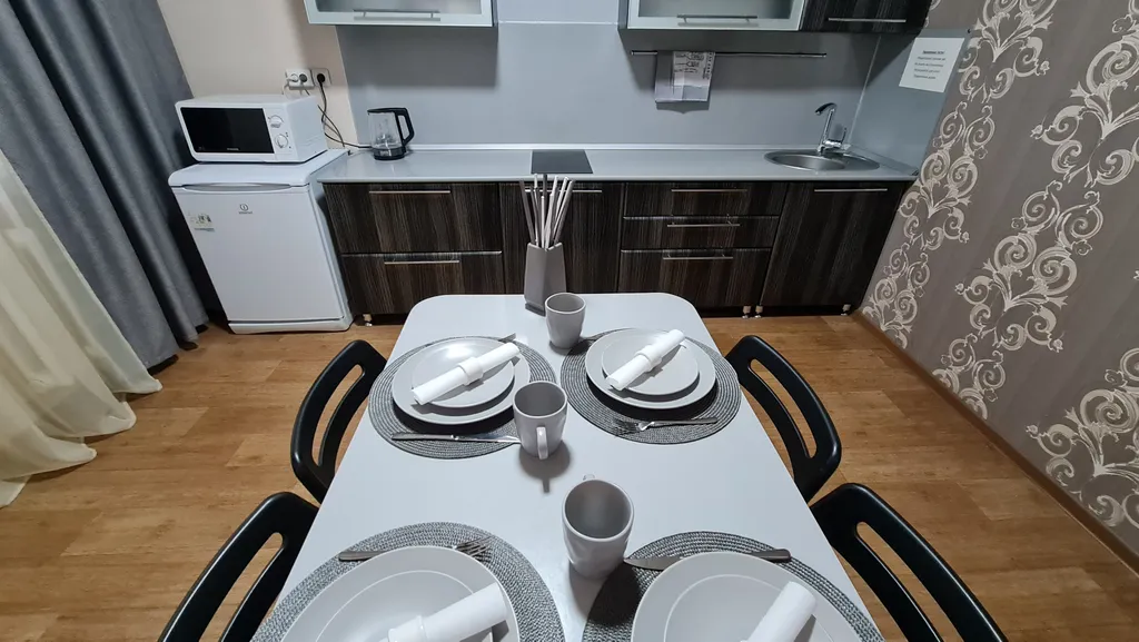 Светлая двухкомнатная квартира с евро ремонтом в многоэтажном доме