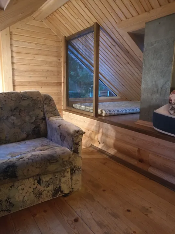 Уютный коттедж с камином у озера в Колосково