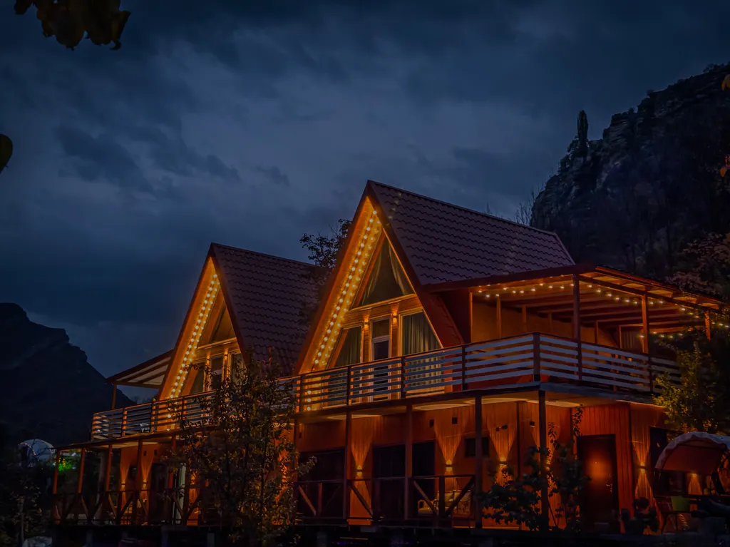 Уютные домики a-frame в горах
