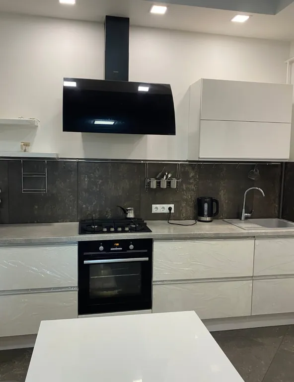 Новый коттедж для семейного отдыха в черте города