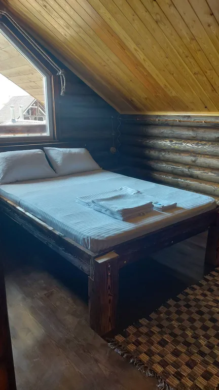 Сруб большой второй этаж с балконом и видом на бассейн