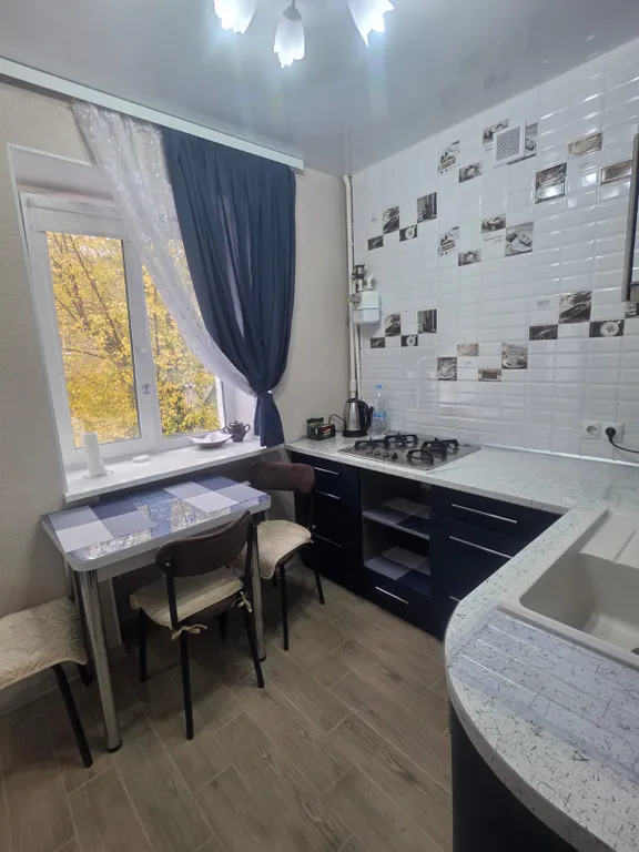 1-кв. Ул. Челюскинцев 198 (район Белого. Лебедя)