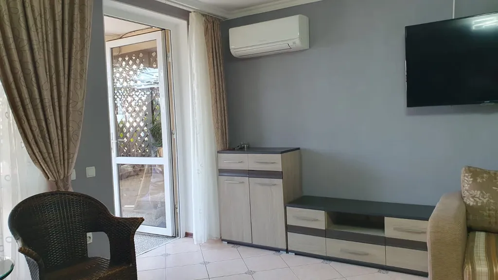 Апартамент у самого моря с двориком