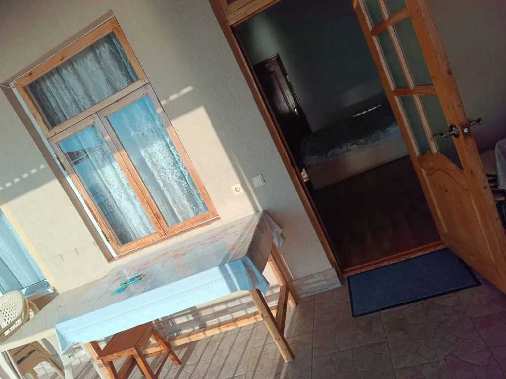 Комната на троих человек с видом на море