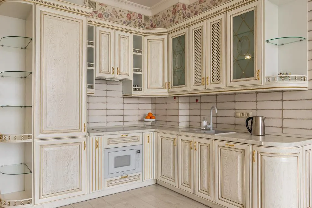 Видовая квартира на набережной с витражными окнами