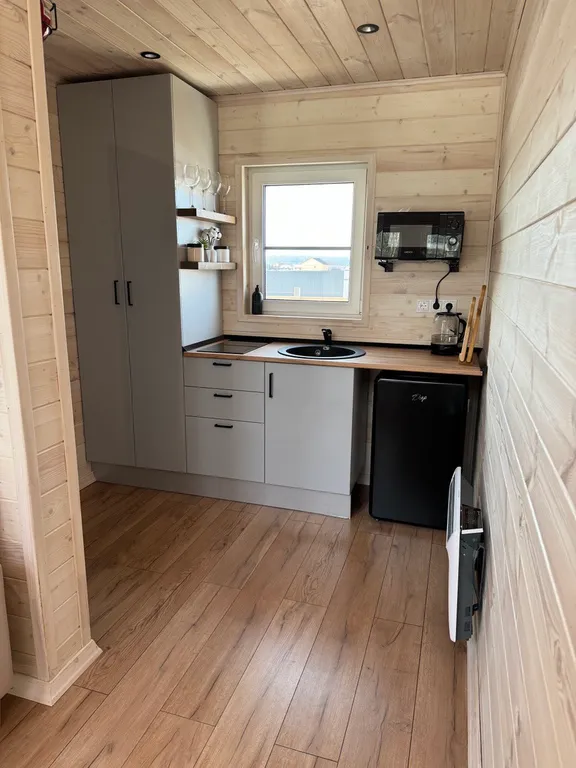 Уютный дом в стиле Барнхаус с чаном у леса, у нас есть баня.