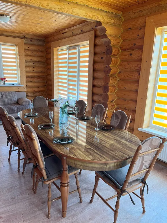 Уютный деревянный дом с видом на горы