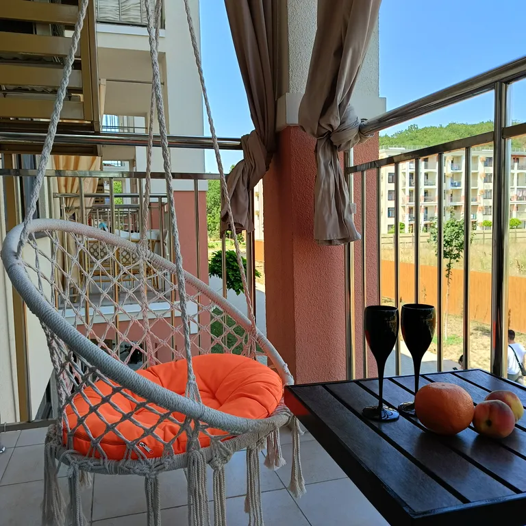 Квартира в Долине Сукко, 5 бассейнов на территории, качели на балконе