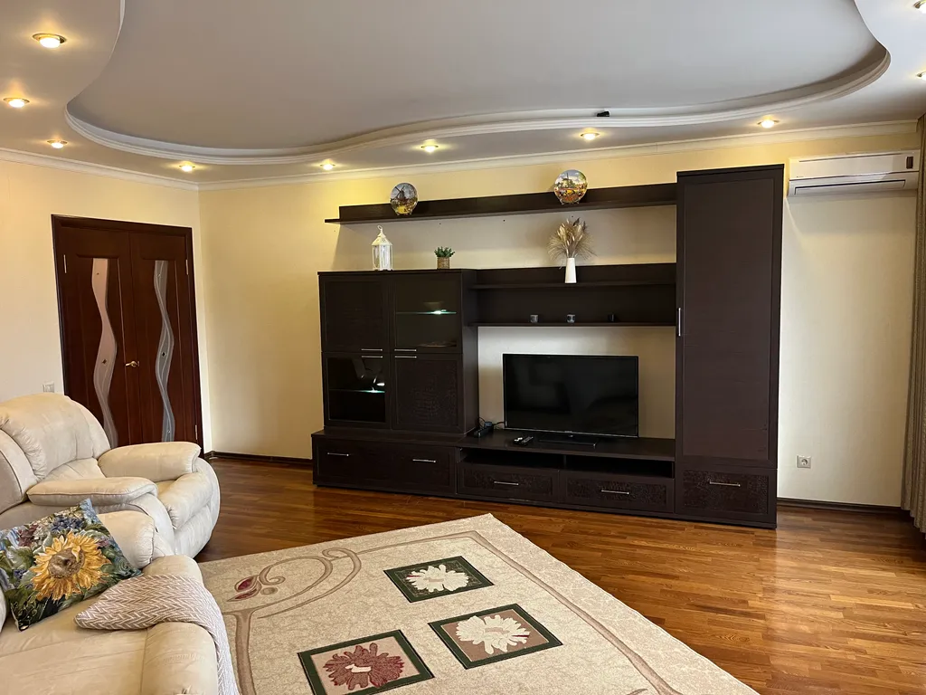 Большая уютная трехкомнатная квартира в тихом месте