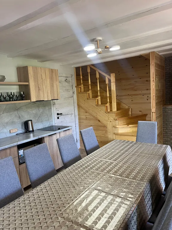 Коттедж с видом на озеро и горы