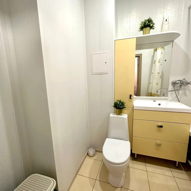 Квартира-студия с новой кроватью и кондиционером