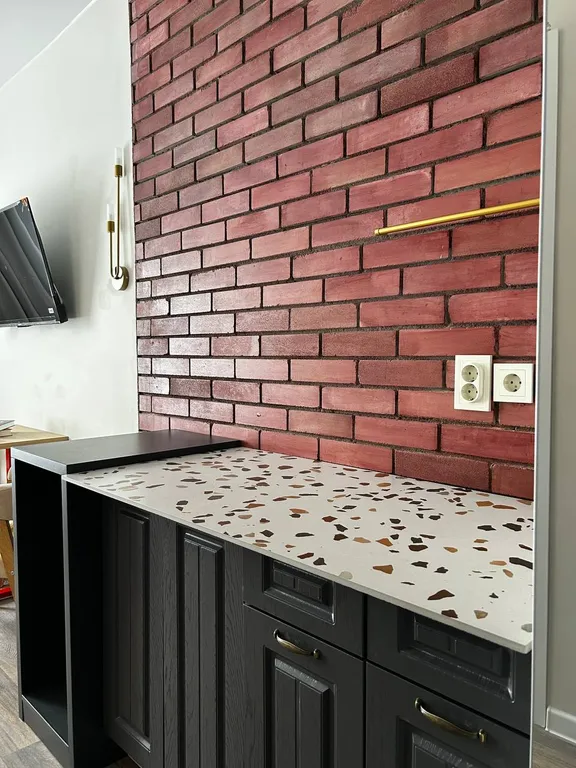 Комната постояльца с видом на центральную площадь